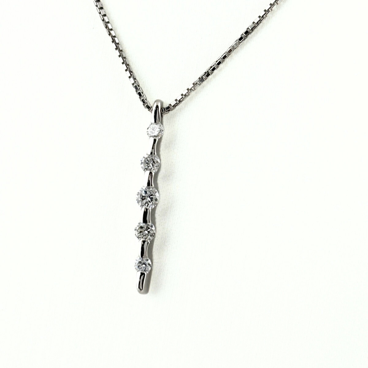 メレダイヤ デザインネックレス プラチナ ペンダント ネックレス Pt900 Pt850 ダイヤモンド レディース 【中古】 msp29|バイセル 店