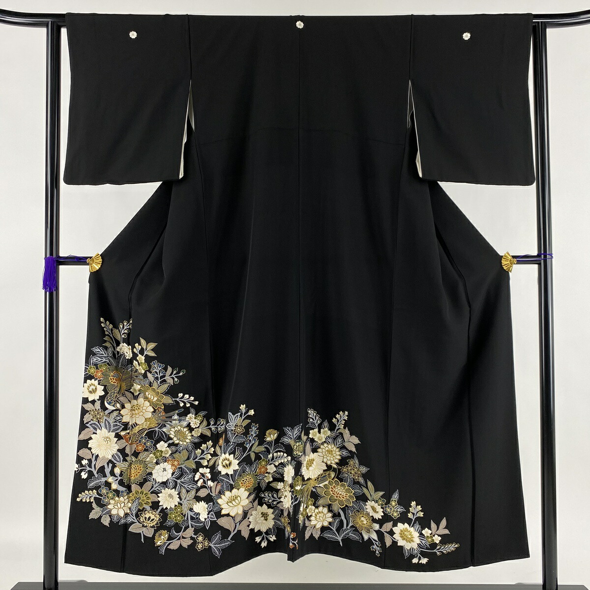 Rakuten 黒留袖 美品 秀品 草花 鳥 金糸 金彩 黒 袷 151cm 62cm S 正絹 中古 楽天 Www Sunbirdsacco Com