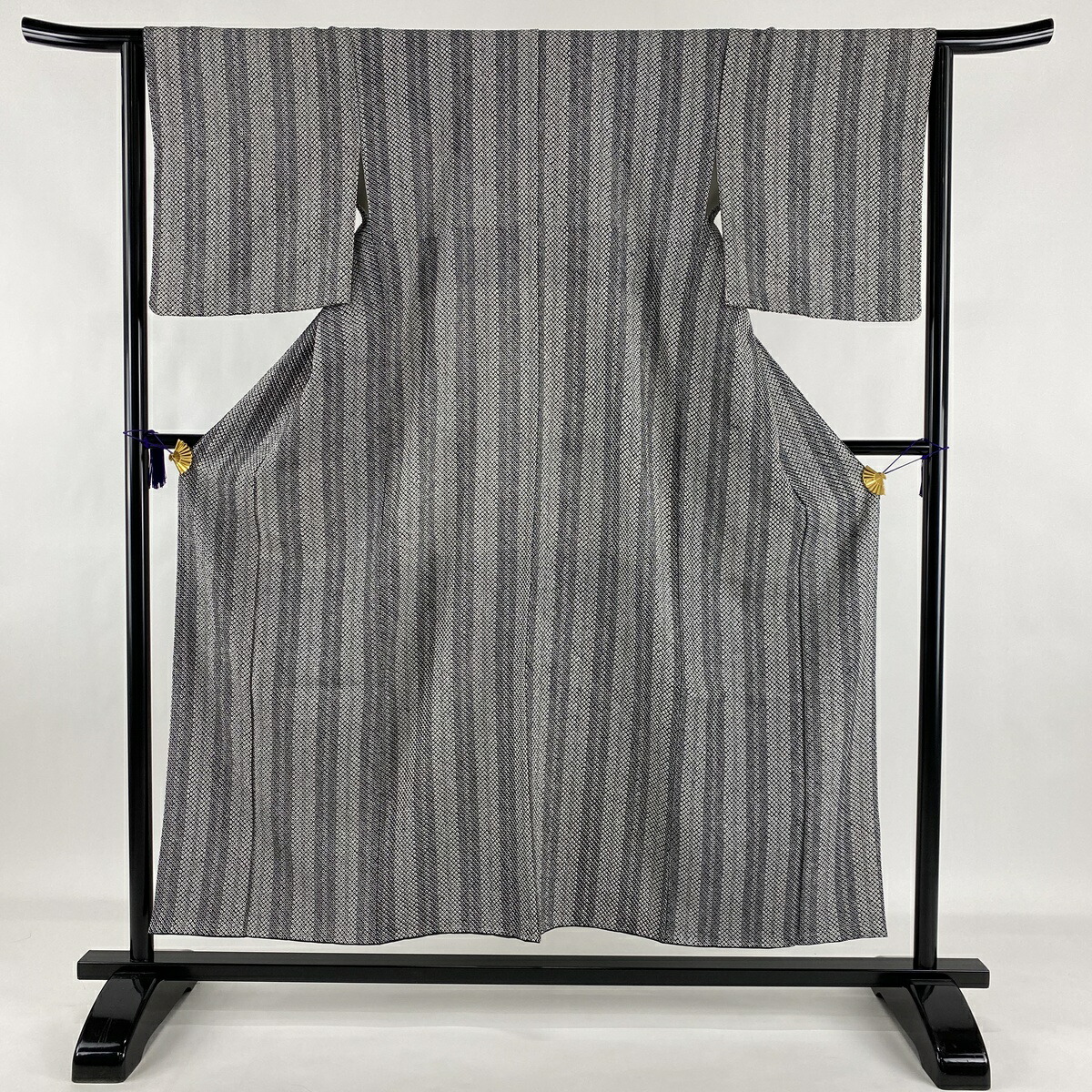70 Off 着物 S 裄丈63 5cm 身丈154cm 袷 黒 総絞り 縦縞 ますいわ屋 名品 美品 小紋 30 Off 1 59迄 00 5 16 店内最大70 Off 5 9 正絹 Msp30perk 中古 Www Wbnt Com