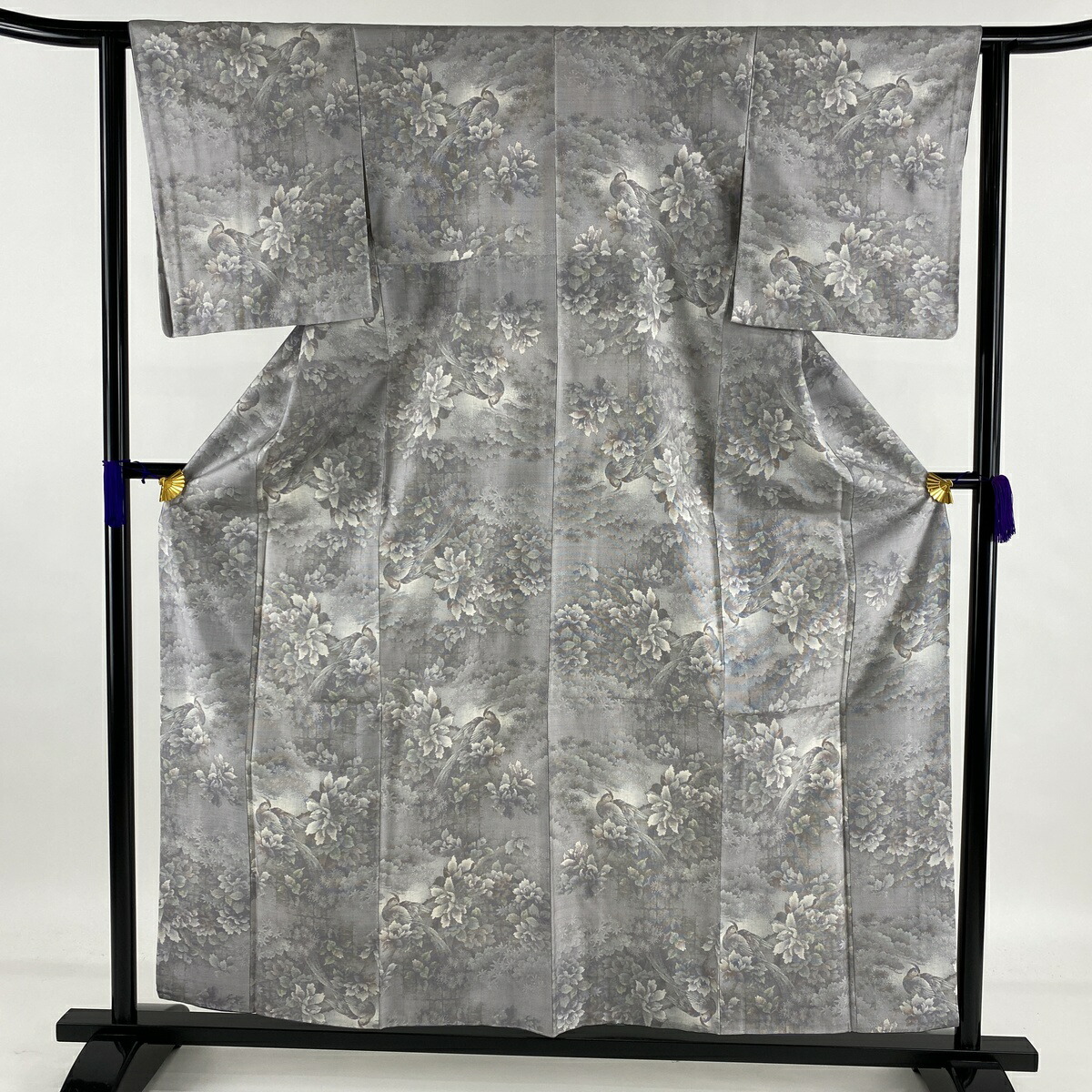 着物 名匠たかし 証紙あり 逸品 美品 大島紬 尾長鳥 中古 正絹 S 裄丈62cm 身丈159cm 袷 灰紫 草花 送料込
