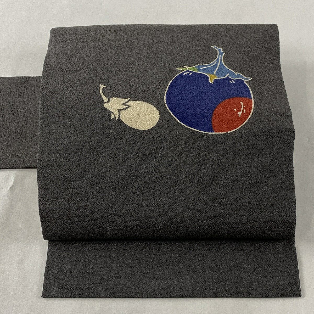 帯 格安販売の 名古屋帯 美品 中古 正絹 灰色 縮緬 茄子 和染紅型 落款あり 栗山吉三郎 逸品 Shoxruxtj Com