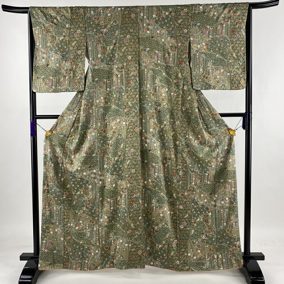 着物 金彩 有職文様 草花 秀品 美品 小紋 鶯色 中古 正絹 M 65cm 163 5cm 袷 ラッピング不可