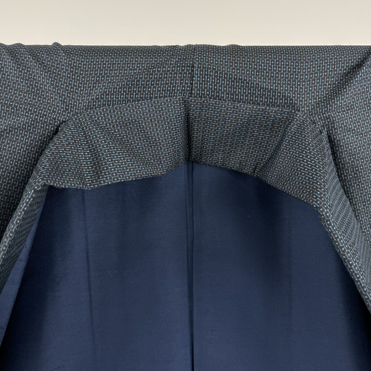 父の日 送料無料 着物 リサイクル ランクb 贈り物 和服 雨 プレゼント アンサンブル 身丈156cm 梅雨 誕生日 ボーナス ギフト お中元 記念日 結婚式 ブライダル ファッション 旅行 男着物 名品 紬 アンサンブル 亀甲がすり 藍色 袷 身丈156cm 裄丈76cm L 正絹 父の日 送料無料 着物 リサイクル ランクb 贈り物 和服 雨 プレゼント アンサンブル 身丈156cm 梅雨 誕生日 ボーナス ギフト お中元 記念日 結婚式 ブライダル ファッション 旅行 男着物 名品 紬 アンサンブル 亀甲がすり 藍色 袷 身丈156cm 裄丈76cm L 正絹