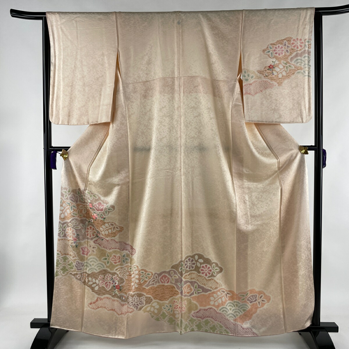 訪れ着 奇麗さ気格 絶倫品 一つ紋 片雲書札 顕花植物 エンブロイダリー 絞り 薄桃 袷 162 5cm 62cm S 正絹 中古 Loadedcafe Com