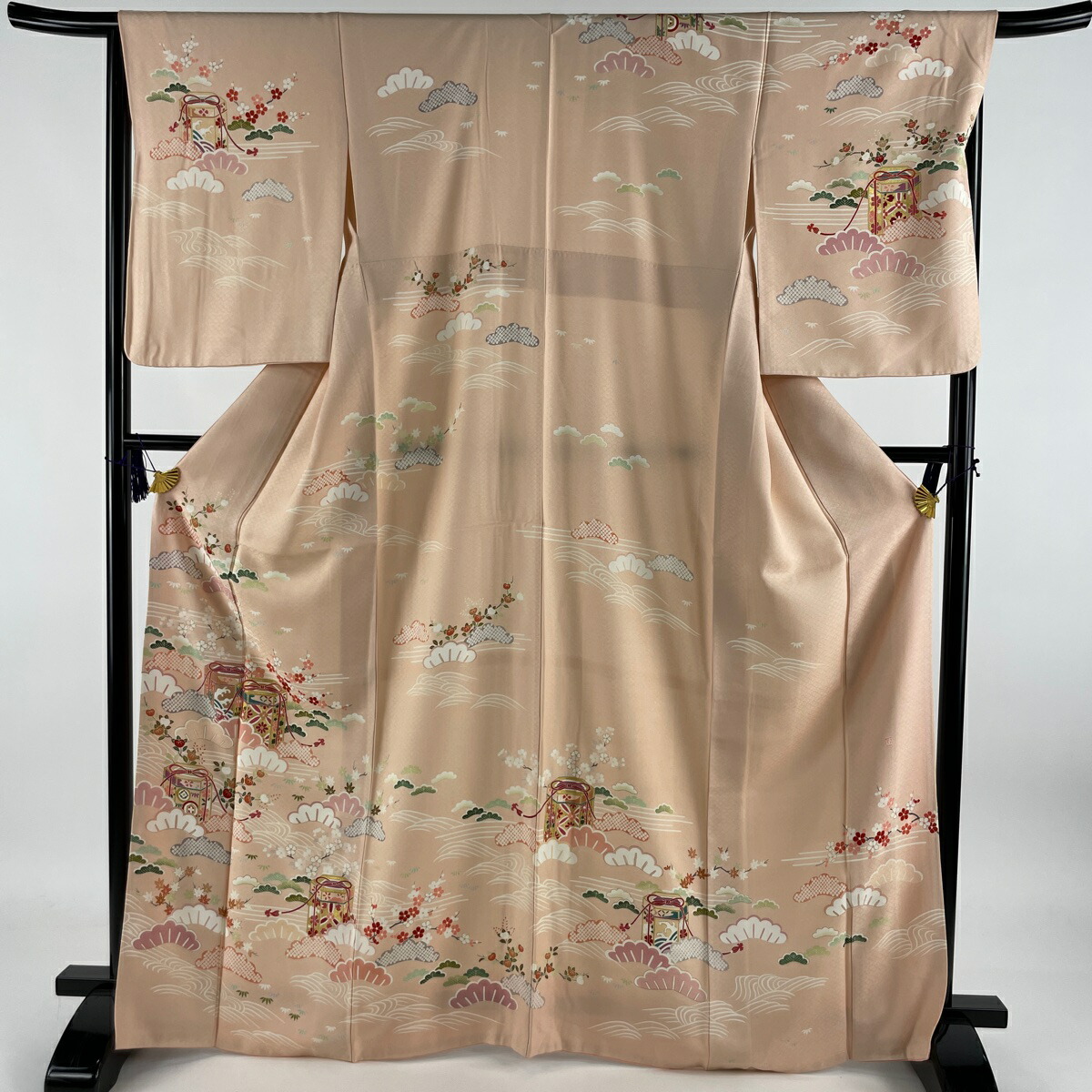 訪問着 美品 名品 落款あり 松竹梅 貝桶 金彩 薄ピンク 袷 身丈167 5cm 裄丈66cm M 正絹 中古 Nolduanews Com