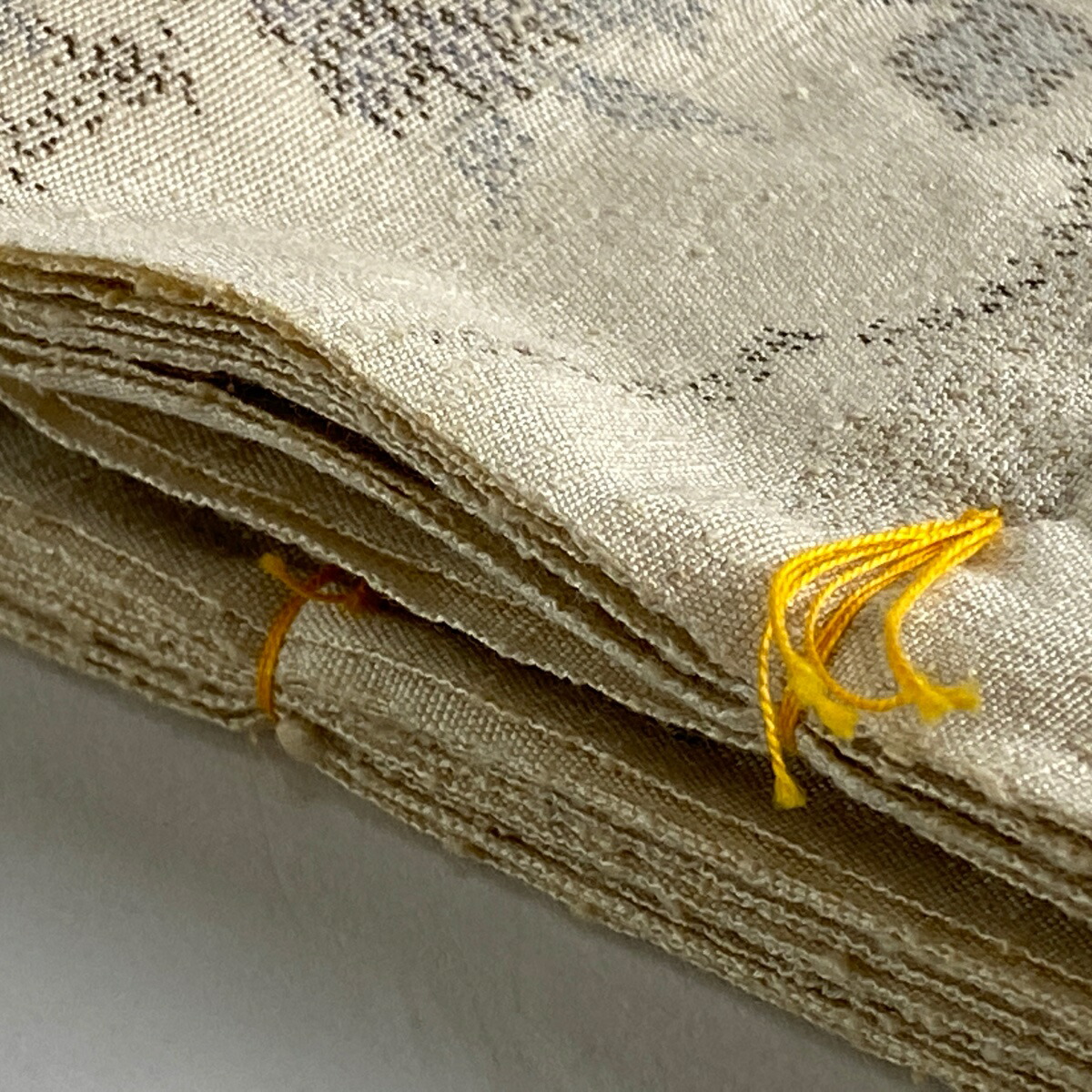 反物秀品結城紬証紙雲文草花ベージュ正絹【中古】