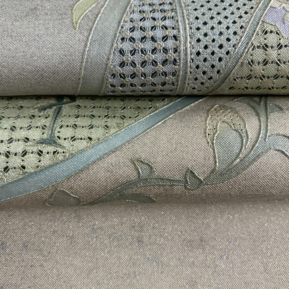 袋帯美品名品華文孔雀汕頭刺繍銀彩灰色お太鼓柄正絹【中古】