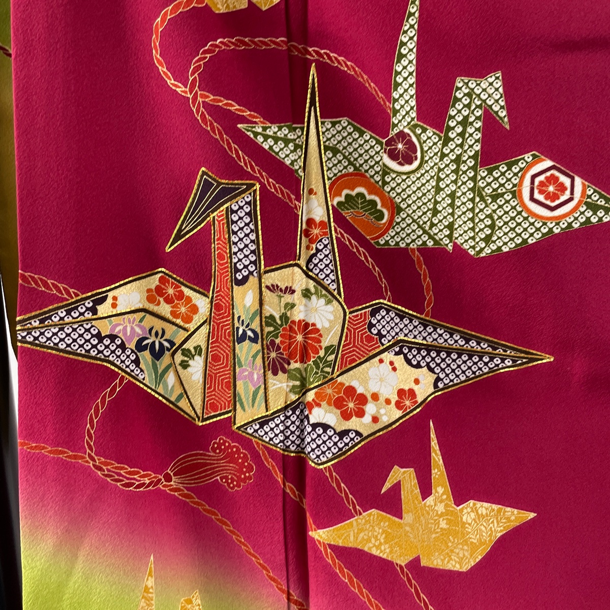 売れ済 振袖 名品 一つ紋 折り鶴 組紐 金糸 金彩 えんじ色 袷 身丈