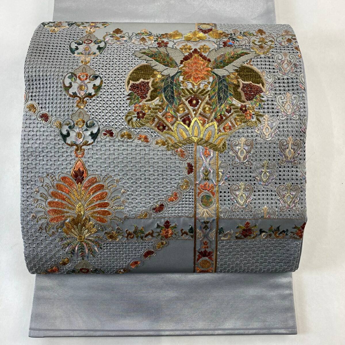 【楽天市場】袋帯 美品 名品 関西仕立て 草花 幾何学模様 金銀糸 刺繍 銀色 お太鼓柄 正絹 【中古】:バイセル 楽天市場店