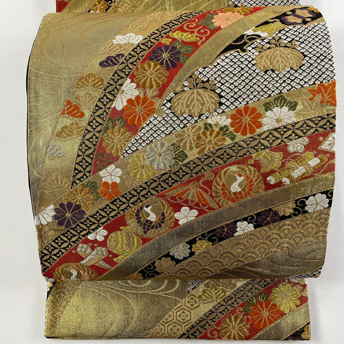 Vorlage: 【楽天市場】袋帯 秀品 鈴乃屋 宝尽くし 鶴 唐織 箔 金色 六通 正絹 【中古】:バイセル 楽天市場店 Foto zu 【楽天市場】袋帯 秀品 鈴乃屋 宝尽くし 鶴 唐織 箔 金色 六通 正絹 【中古】:バイセル 楽天市場店