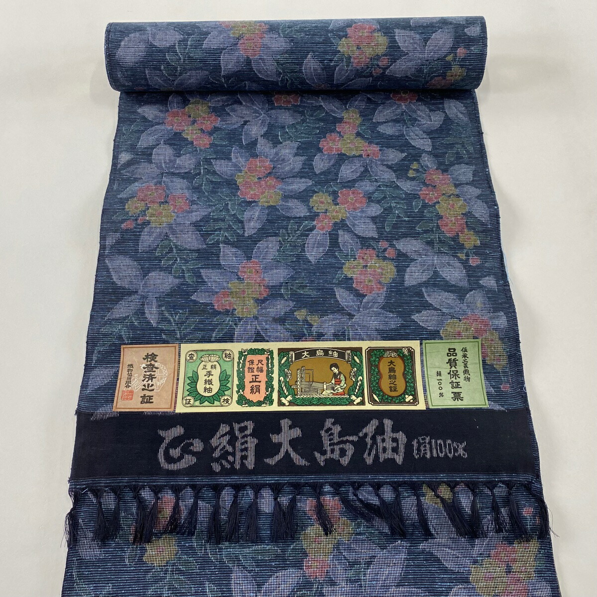 紬反物 黒と青の幾何学模様 紬反物 黒と青の幾何学模様 着物・浴衣