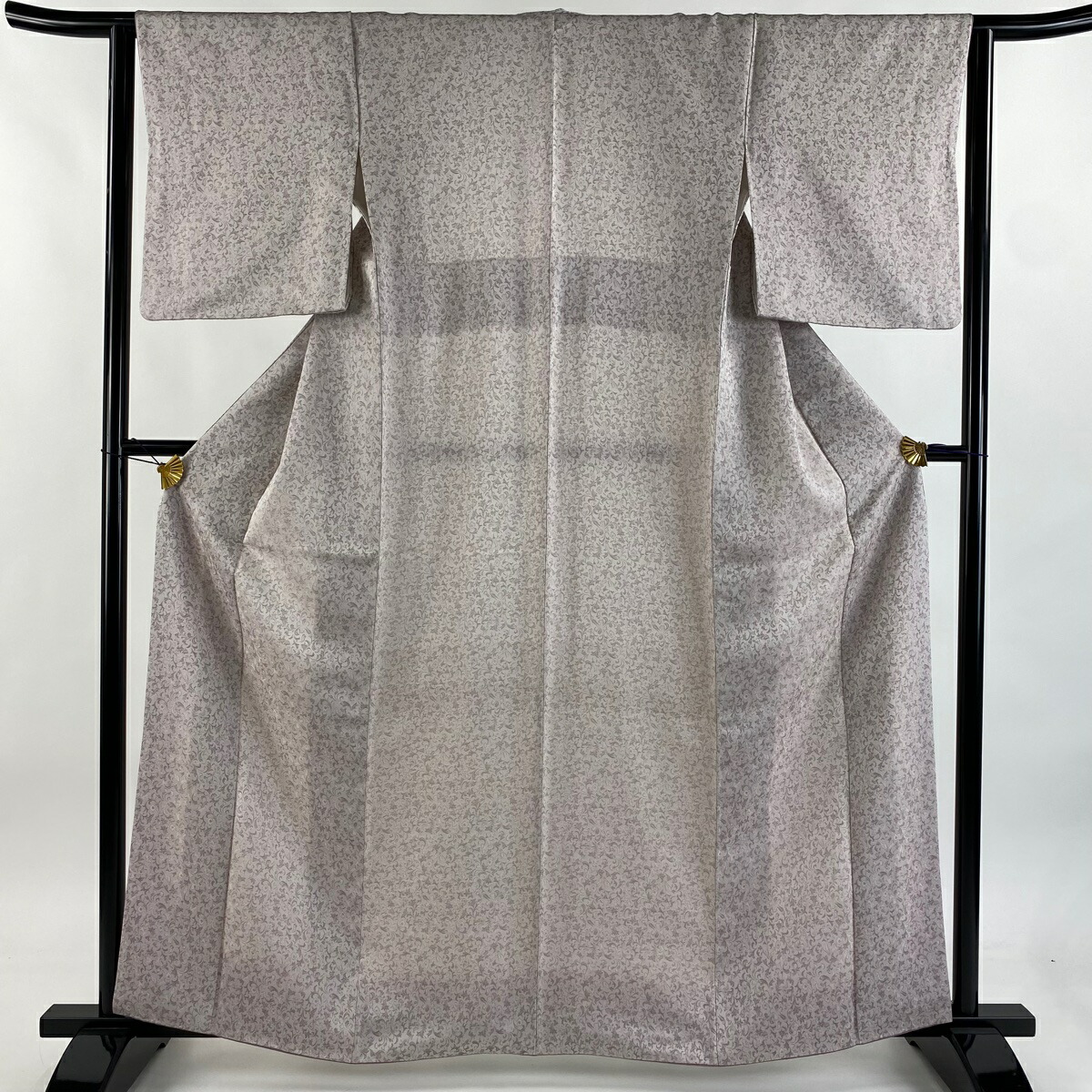 【在庫一掃】 お召 身丈161.5cm 裄丈62.5cm S 袷 花唐草 薄ピンク 正絹 逸品 【中古】