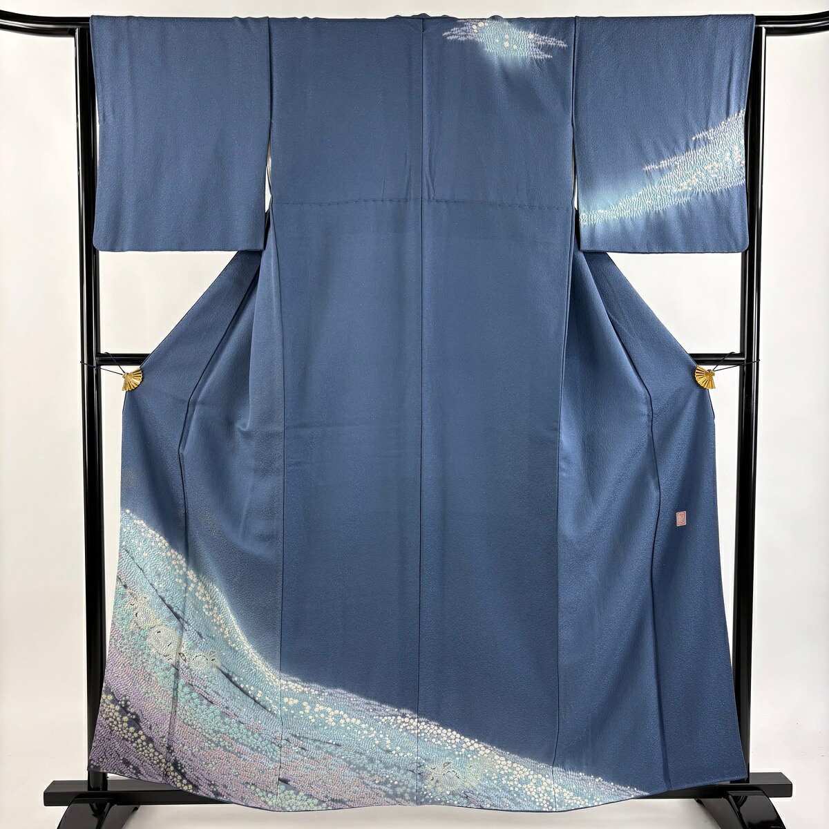 【在庫一掃】 訪問着 身丈159cm 裄丈64.5cm M 袷 滝泰 落款あり 草花 霞 銀通し ぼかし 青灰色 正絹 逸品 【中古】