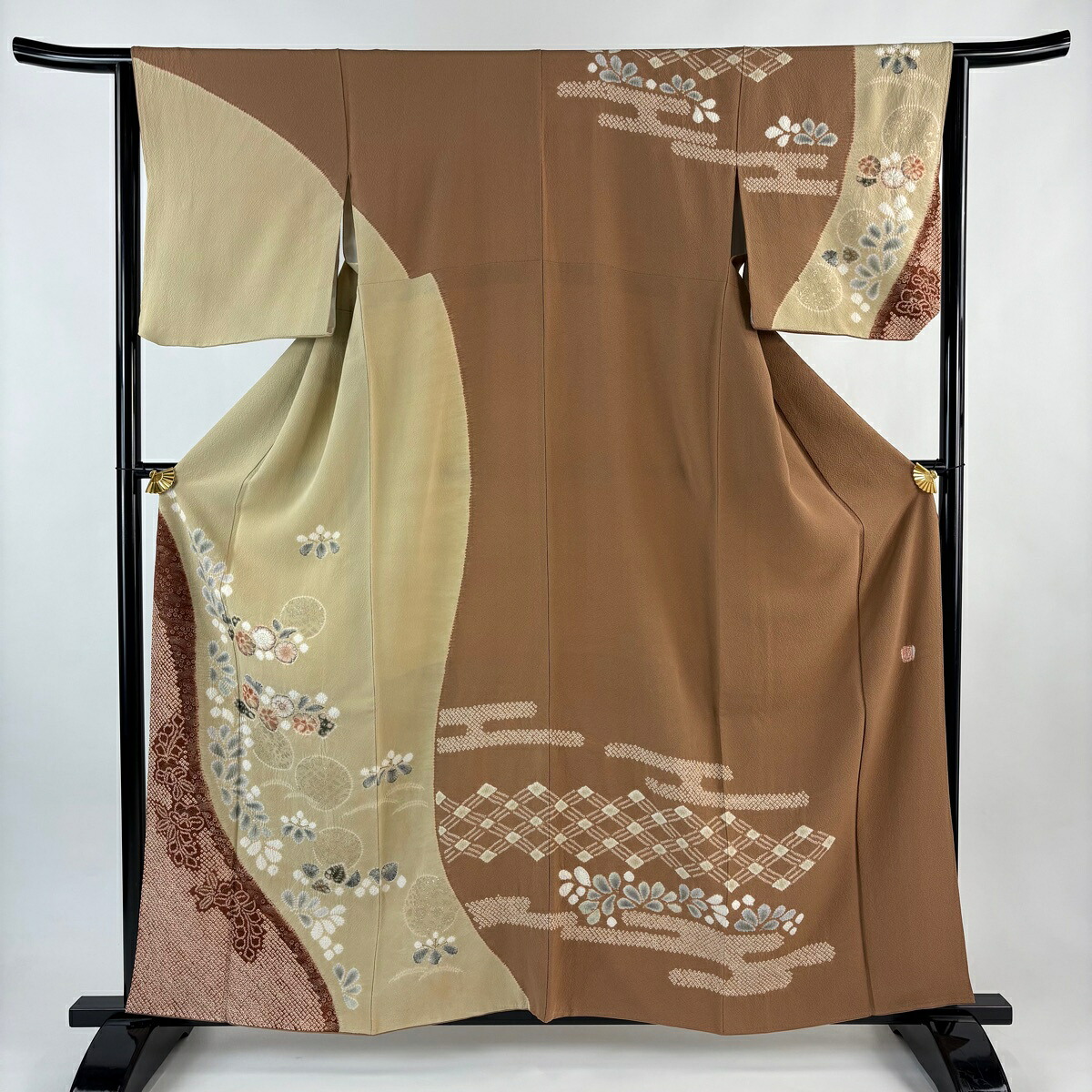 【在庫一掃】 訪問着 身丈161cm 裄丈64.5cm M 袷 滝泰 落款あり 辻が花 芝 金彩 薄茶色 正絹 逸品 【中古】