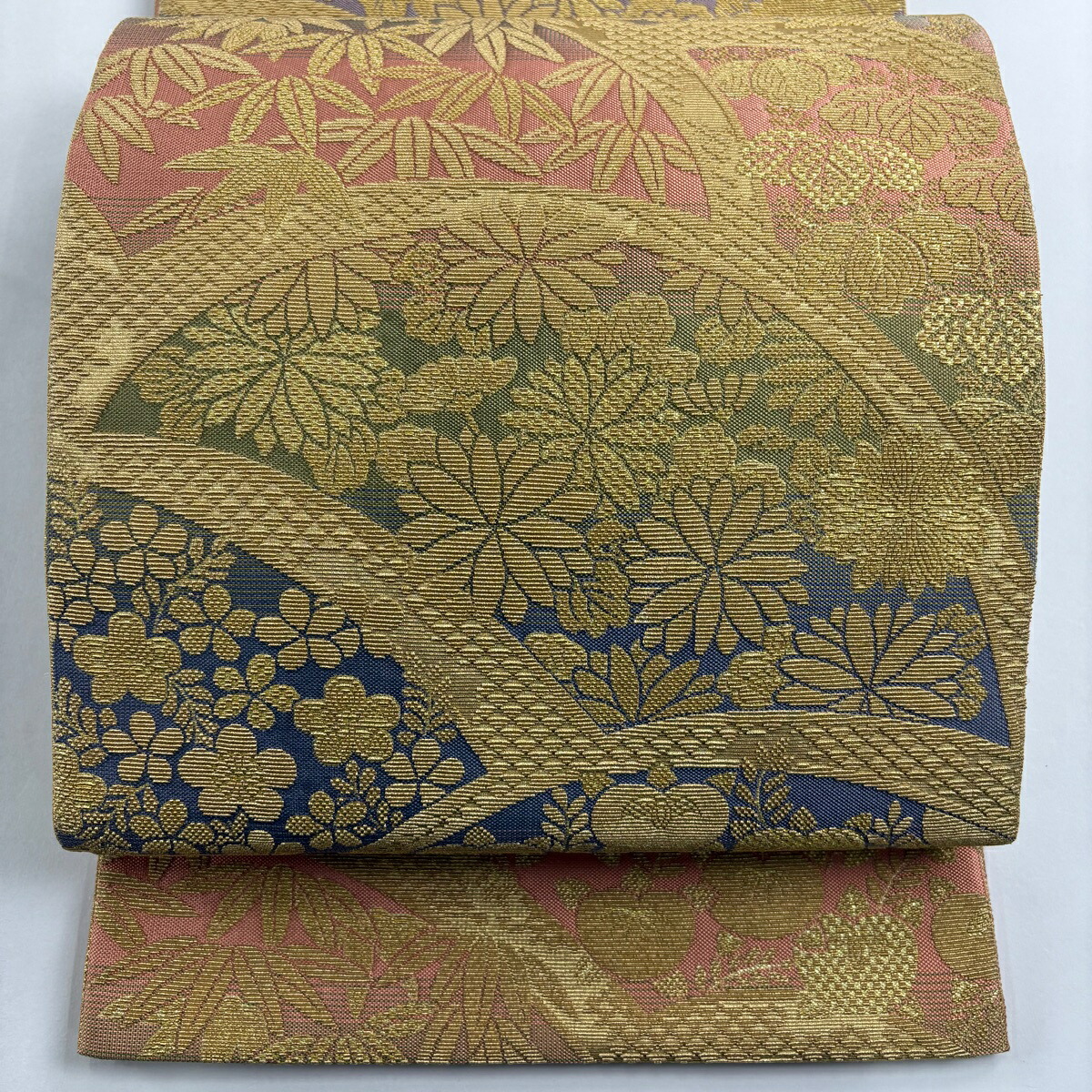 【在庫一掃】 袋帯 逸品 鈴乃屋 能衣青海取菊笹文様 金糸 金茶 全通 正絹 【中古】