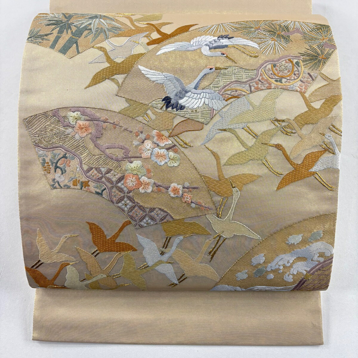 袋帯 美品 逸品 雪英導 御所車 草花 刺繍 金糸 金色 お太鼓柄 正絹 中古