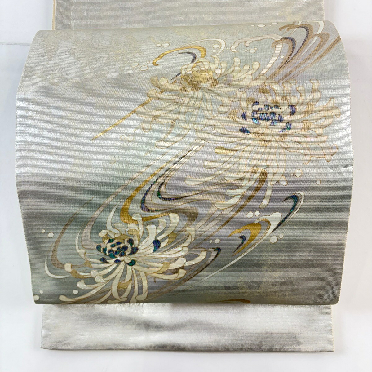 【美品】 袋帯 名品 やまと 菊 流水 螺鈿箔 灰白 お太鼓柄 正絹 【中古】