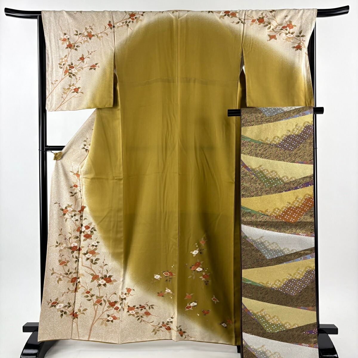 訪問着 身丈162.5cm 裄丈66.5cm M 袷 椿 金彩 染め分け クリーム 正絹 秀品 【中古】 msp70