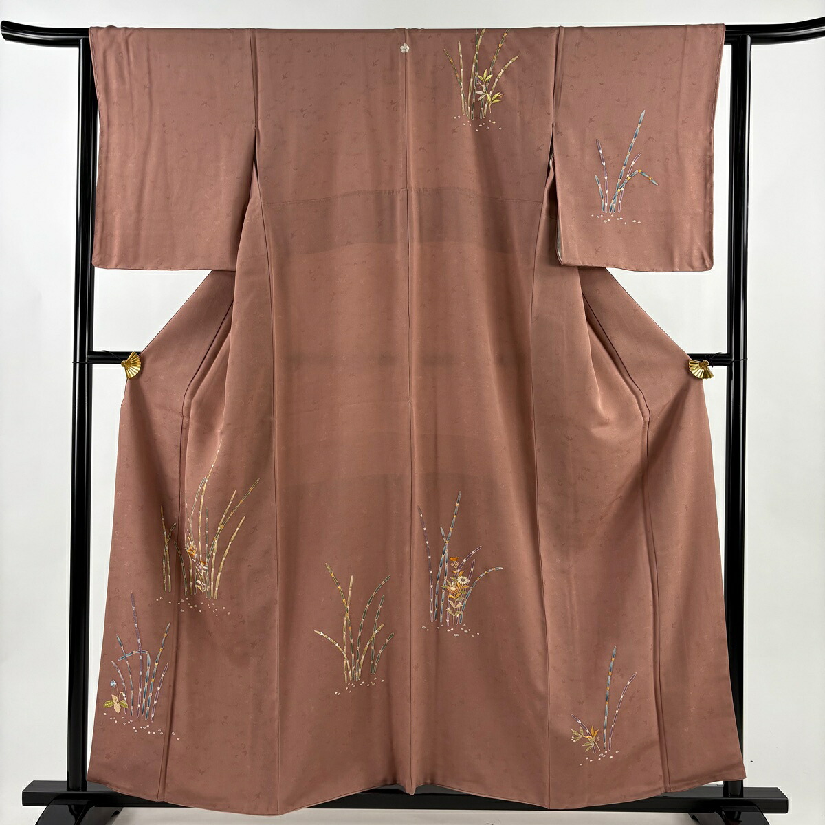 付下げ 身丈157cm 裄丈63cm S 袷 木賊 草花 刺繍 金糸 薄小豆 正絹 名品 一つ紋 【中古】 11,060円