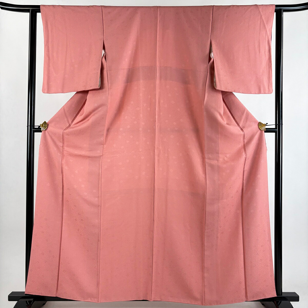 【美品】 色無地 身丈160.5cm 裄丈61cm S 袷 地紋 ピンク 正絹 秀品 【中古】