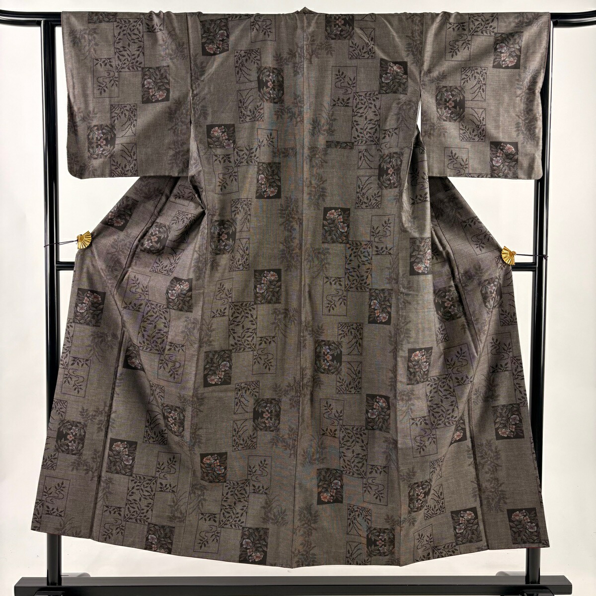 【美品】 紬 身丈151.5cm 裄丈64cm M 袷 色紙 草花 灰茶 正絹 秀品 【中古】