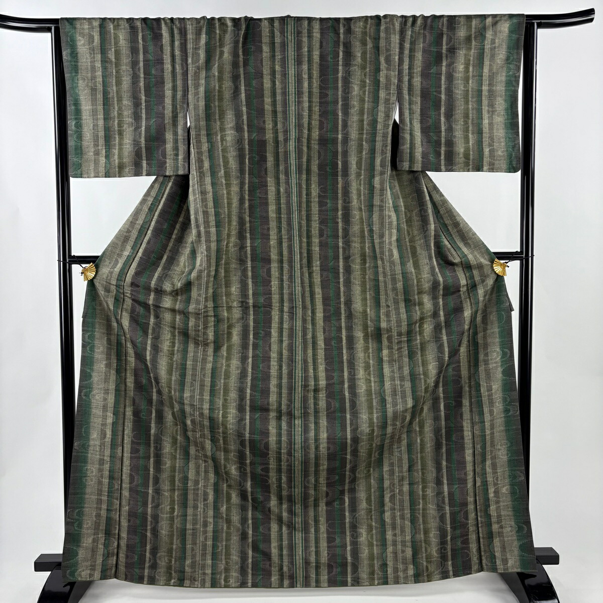 【美品】 紬 身丈166.5cm 裄丈66cm M 袷 観世水 縦縞 灰緑 正絹 秀品 【中古】