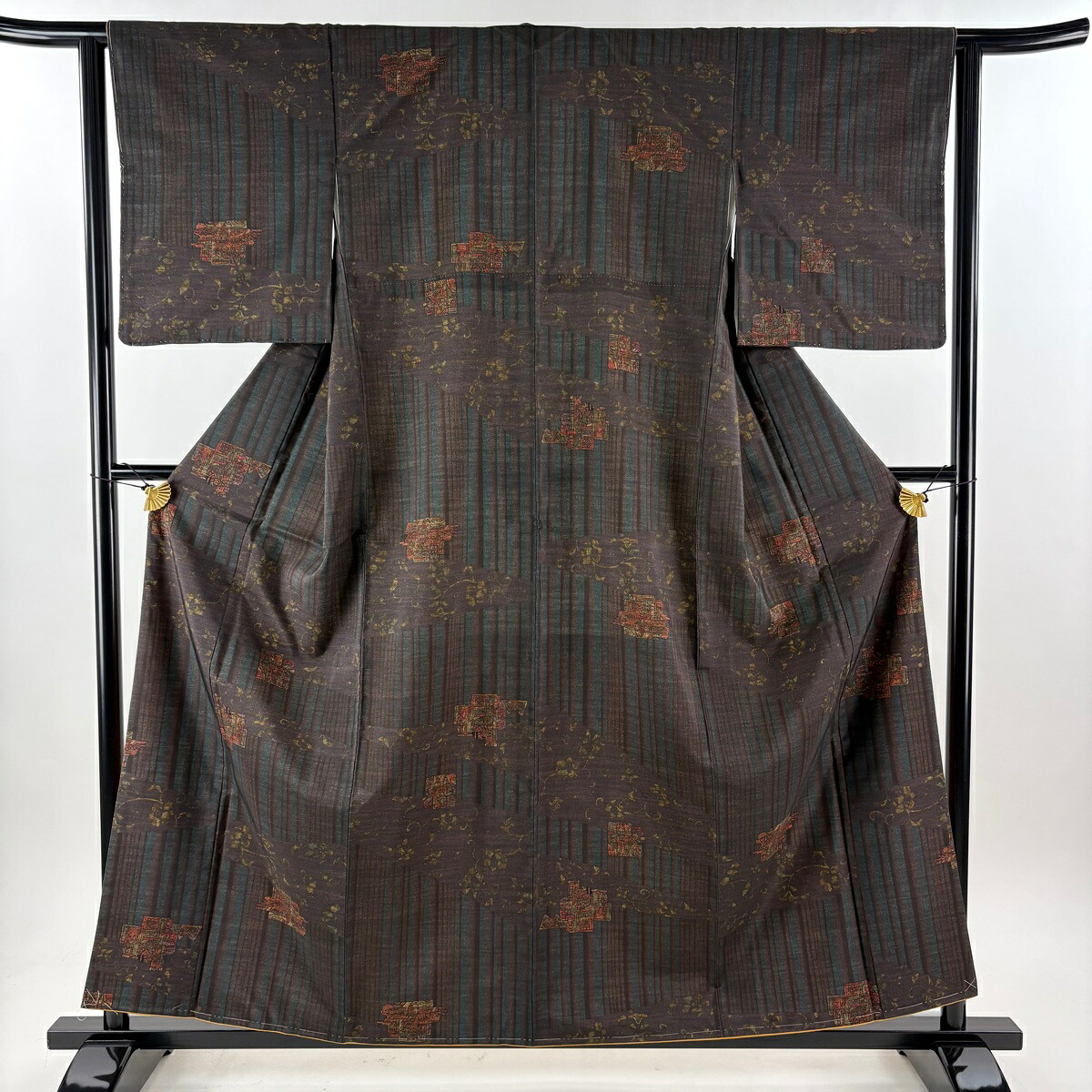 【美品】 紬 身丈159cm 裄丈62cm S 袷 アンサンブル 縞 花唐草 焦茶色 正絹 秀品 【中古】