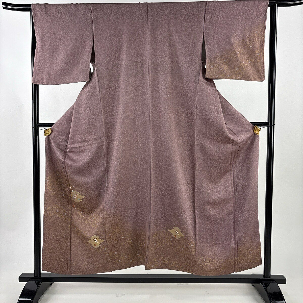 付下げ 身丈155.5cm 裄丈64cm M 袷 宝尽くし 草花 刺繍 金糸 灰紫 正絹 秀品 【中古】