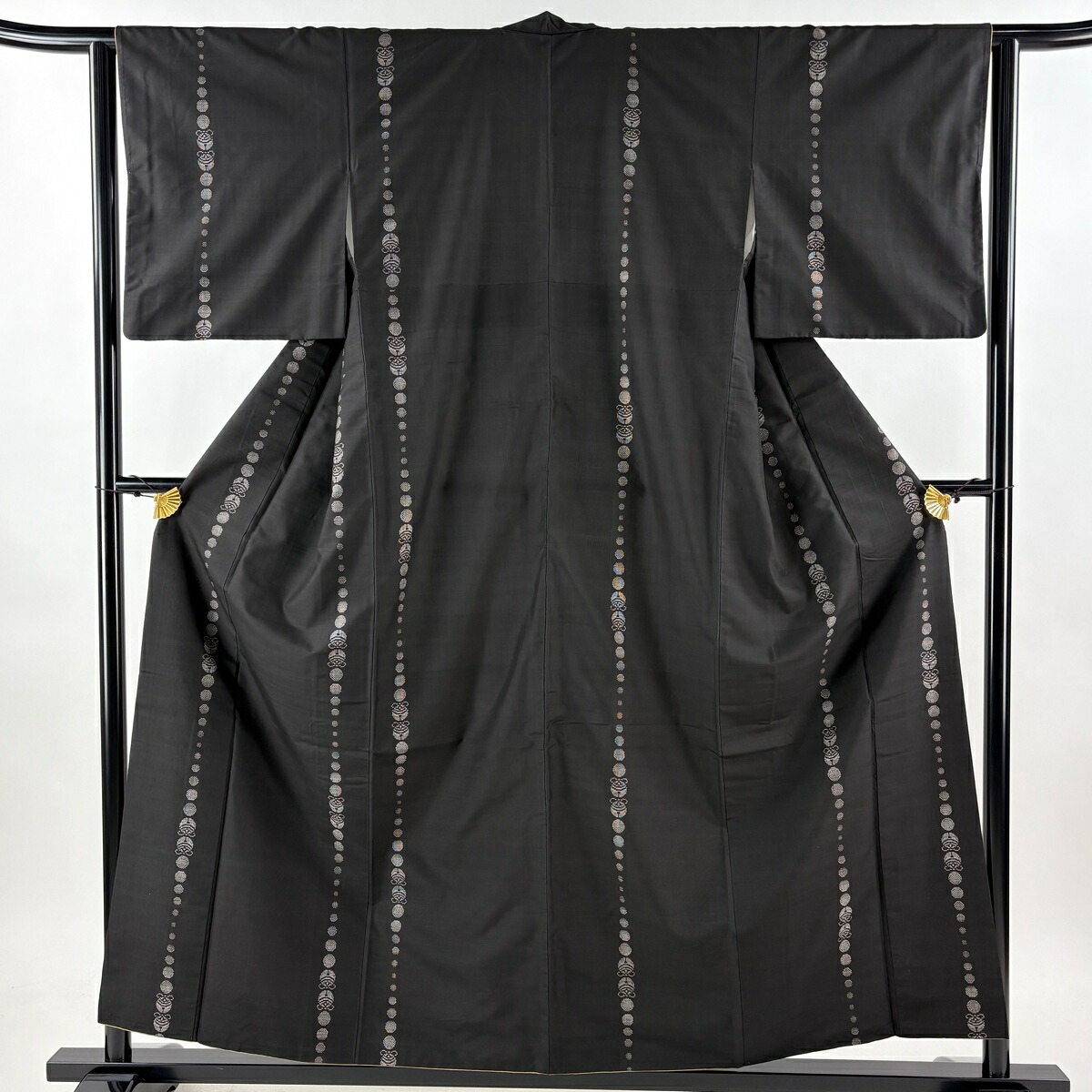 紬 身丈158cm 裄丈62.5cm S 袷 鈴 墨色 正絹 名品 【中古】