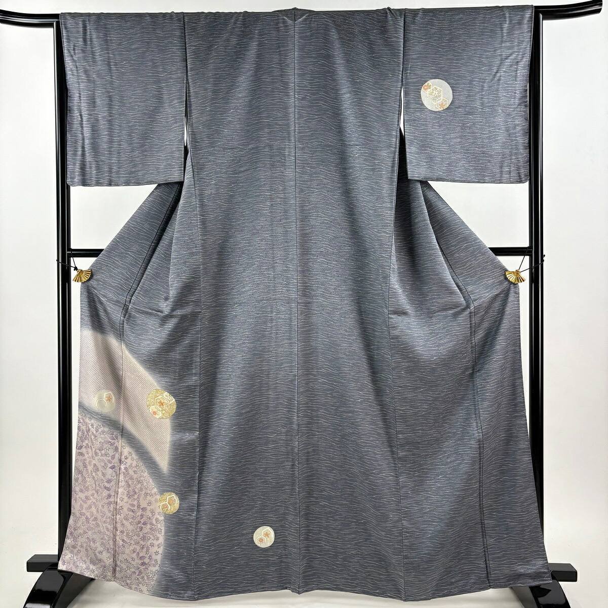 付下げ 身丈164cm 裄丈65.5cm M 袷 亀甲 草花 金糸 金彩 灰色 正絹 秀品 【中古】
