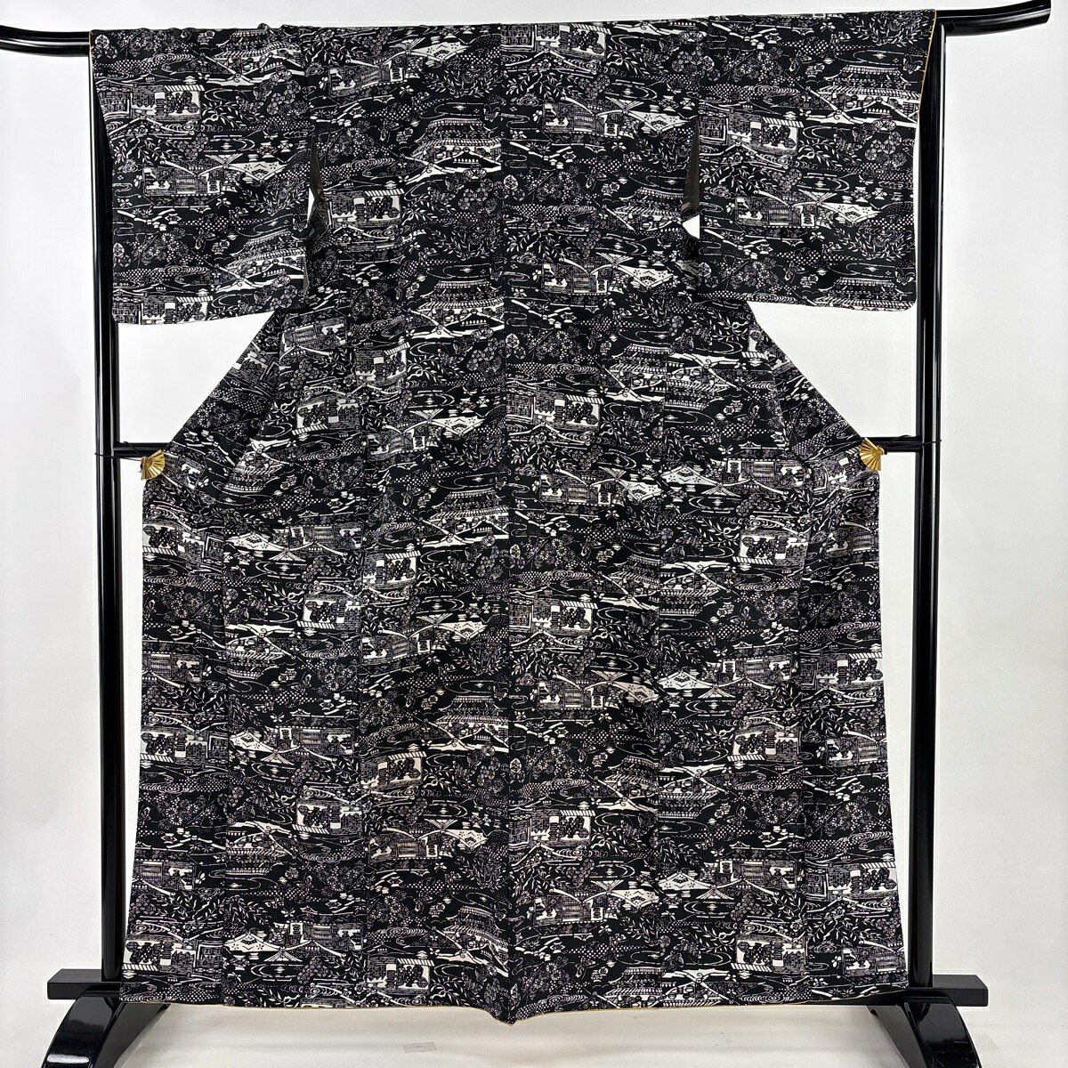 【美品】 小紋 身丈161.5cm 裄丈66cm M 袷 草花 蝶 縮緬 黒 正絹 秀品 【中古】