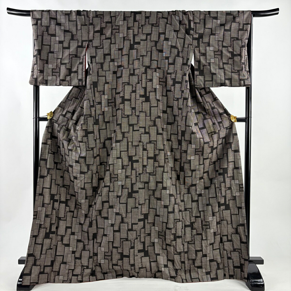 【美品】 紬 身丈170cm 裄丈66.5cm M 袷 幾何学模様 焦茶色 正絹 秀品 【中古】
