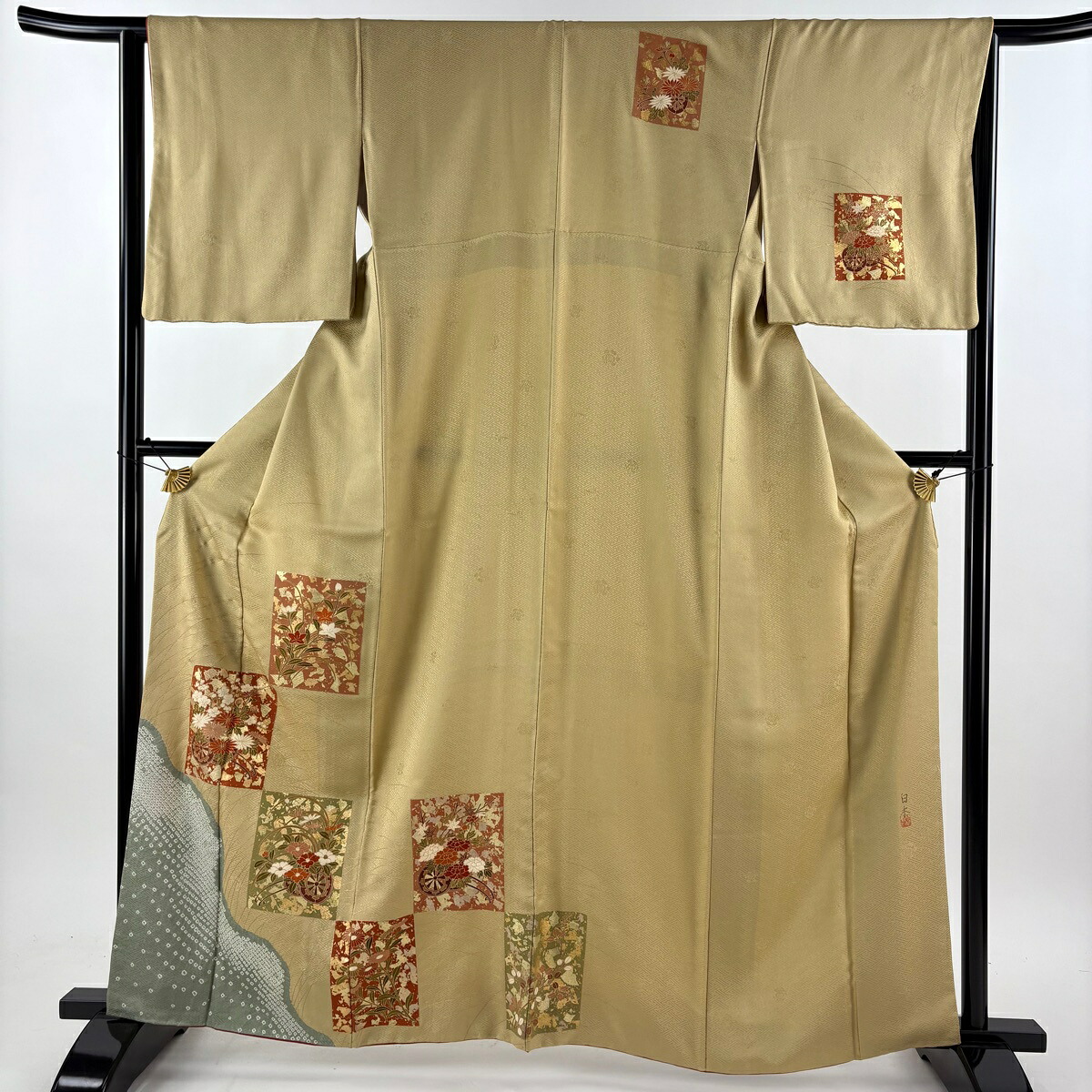 【美品】 付下げ 身丈162cm 裄丈64cm M 袷 落款あり 色紙 花車 金彩 絞り ベージュ 正絹 秀品 【中古】 6,160円