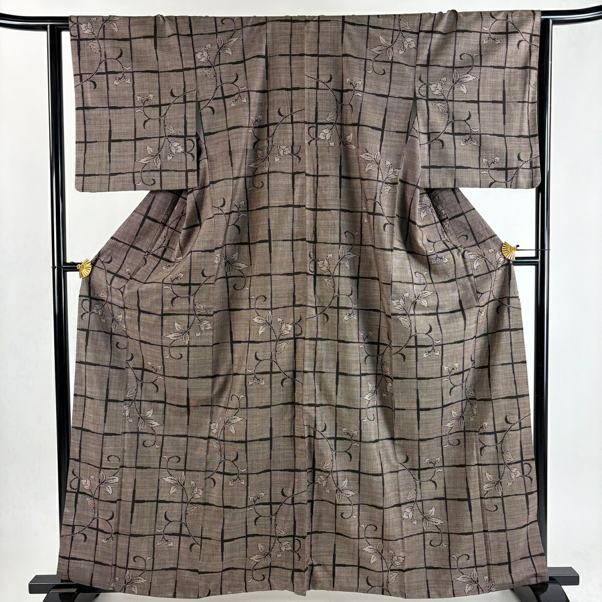 【美品】 大島紬 身丈162cm 裄丈63cm S 袷 純泥染 証紙あり 変わり市松 花唐草 焦茶色 正絹 秀品 【中古】