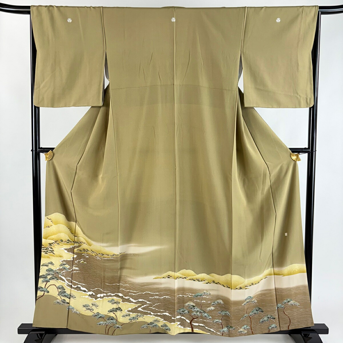 色留袖 身丈157.5cm 裄丈65.5cm M 袷 落款あり 松 波頭 金彩 ぼかし 黄土色 正絹 秀品 五つ紋 【中古】 4,760円