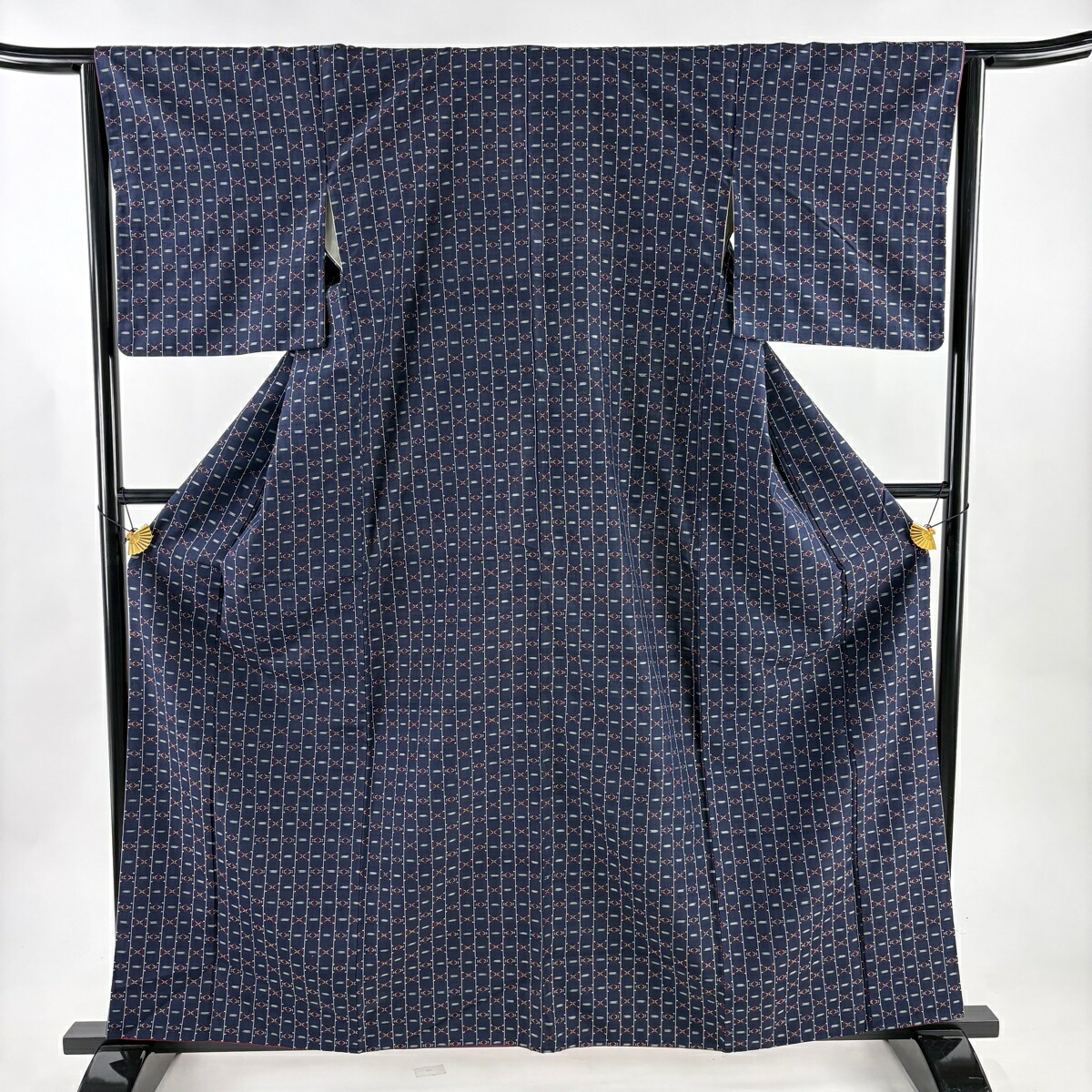 【美品】 紬 身丈161cm 裄丈65cm M 袷 縞模様 幾何学模様 花織 濃紺 正絹 逸品 【中古】｜バイセル 店