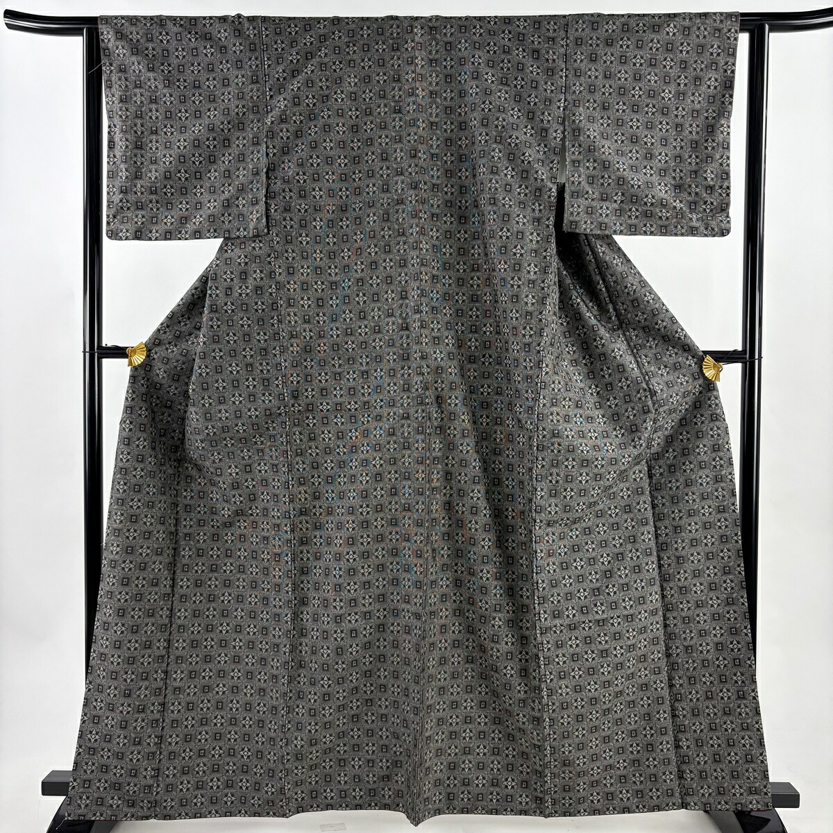 紬 身丈163cm 裄丈62.5cm S 袷 四角 花 墨色 正絹 秀品 【中古】