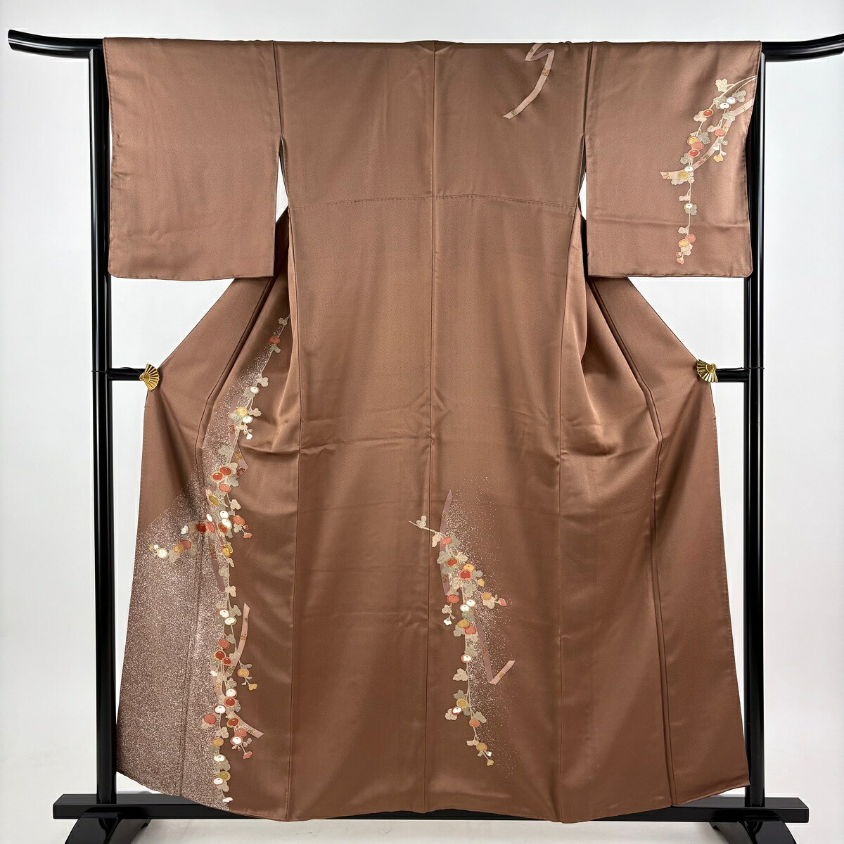 付下げ 身丈158cm 裄丈64.5cm M 袷 万寿菊 蔓帯 金糸 金彩 茶色 正絹 秀品 【中古】