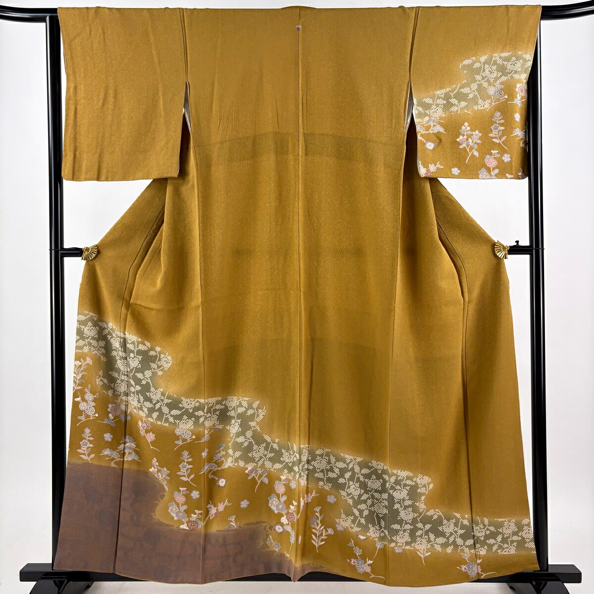 付下げ 身丈157.5cm 裄丈64.5cm M 袷 橘花 菊 ぼかし 黄土色 正絹 秀品 一つ紋 【中古】