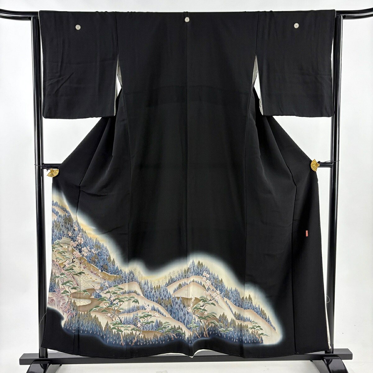 黒留袖 身丈154.5cm 裄丈64cm M 袷 落款あり 家屋 松竹梅 金彩 金糸 黒 正絹 秀品 【中古】