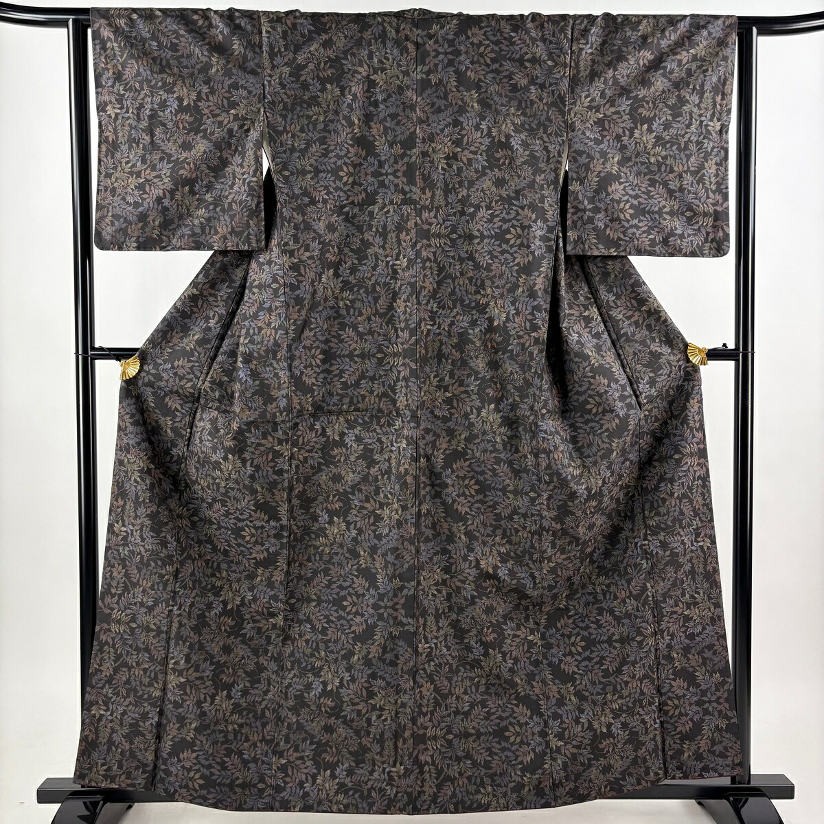紬 身丈161cm 裄丈62cm S 袷 葉柄 墨色 正絹 名品 【中古】