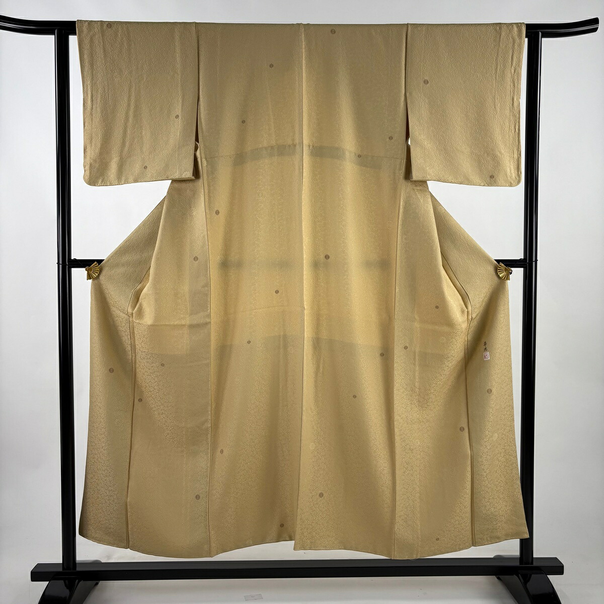 【美品】 小紋 身丈154cm 裄丈61.5cm S 袷 落款あり 花 地紋 金糸 ベージュ 正絹 秀品 【中古】