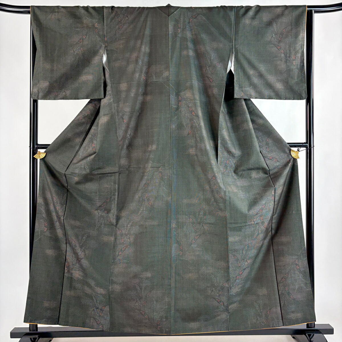 【美品】 紬 身丈159cm 裄丈65.5cm M 袷 草花 葉柄 深緑 正絹 秀品 【中古】