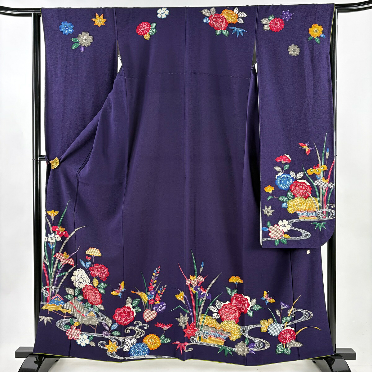 振袖 身丈160cm 裄丈63.5cm S 袷 鈴乃屋 落款あり 草花 流水 紫 正絹 名品 【中古】