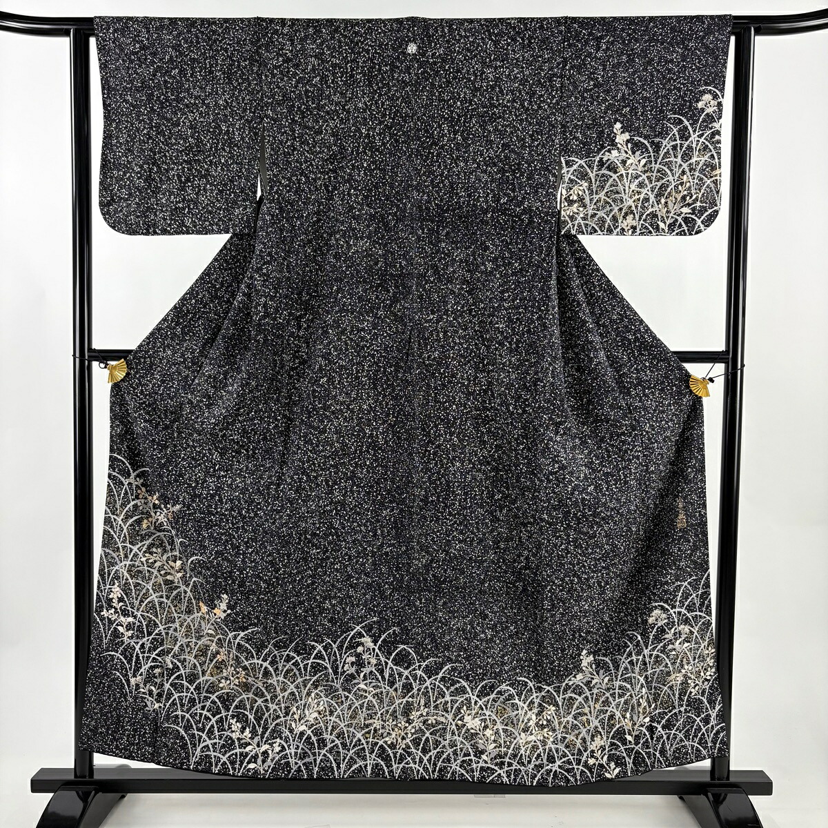 訪問着 身丈156cm 裄丈61.5cm S 袷 小糸敏 落款あり 草花 葉と実 金糸 金彩 黒 正絹 名品 一つ紋 【中古】