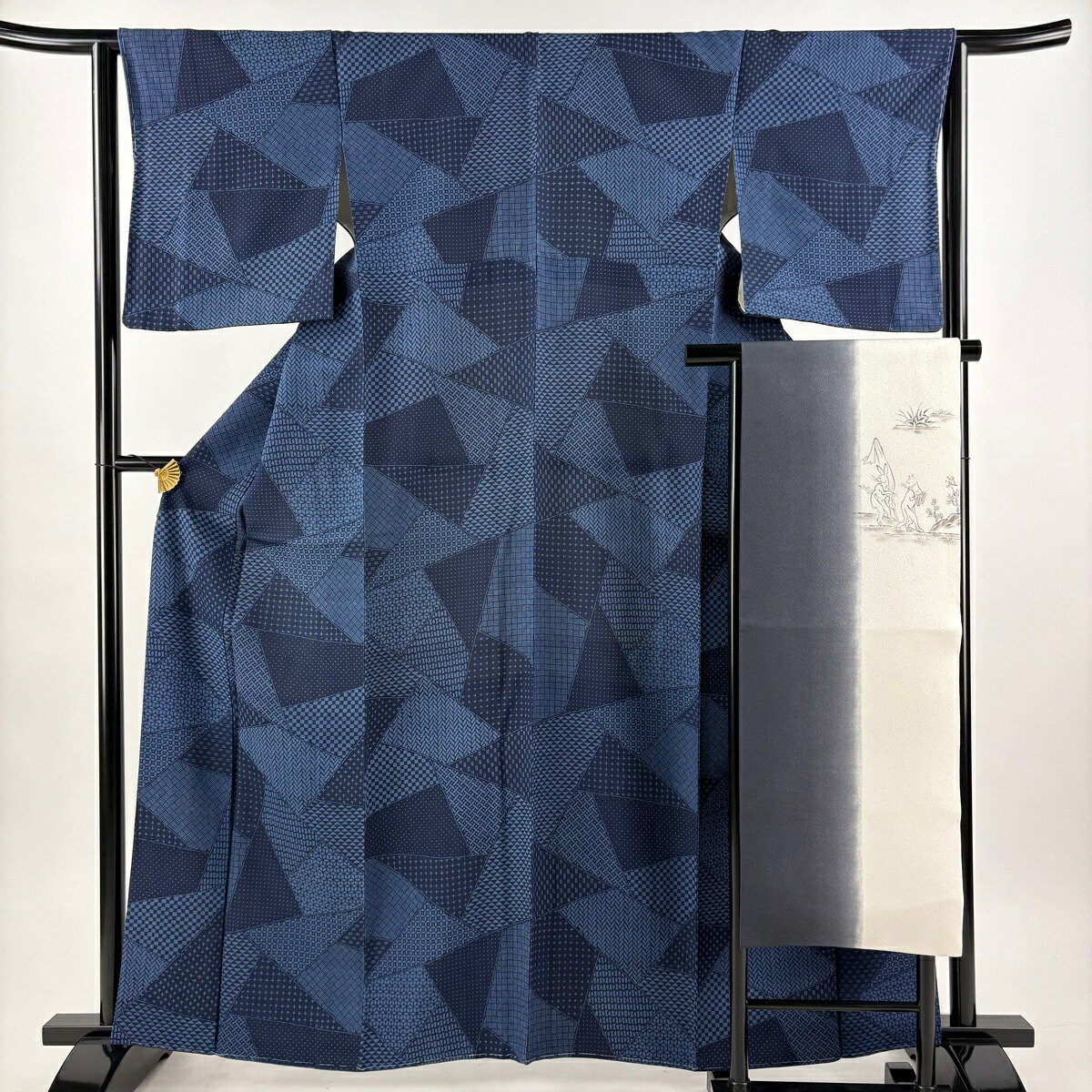 【美品】 小紋 身丈162.5cm 裄丈63cm S 袷 名古屋帯セット 落款あり 寄せ柄 鱗 藍色 正絹 名品 【中古】 msp50