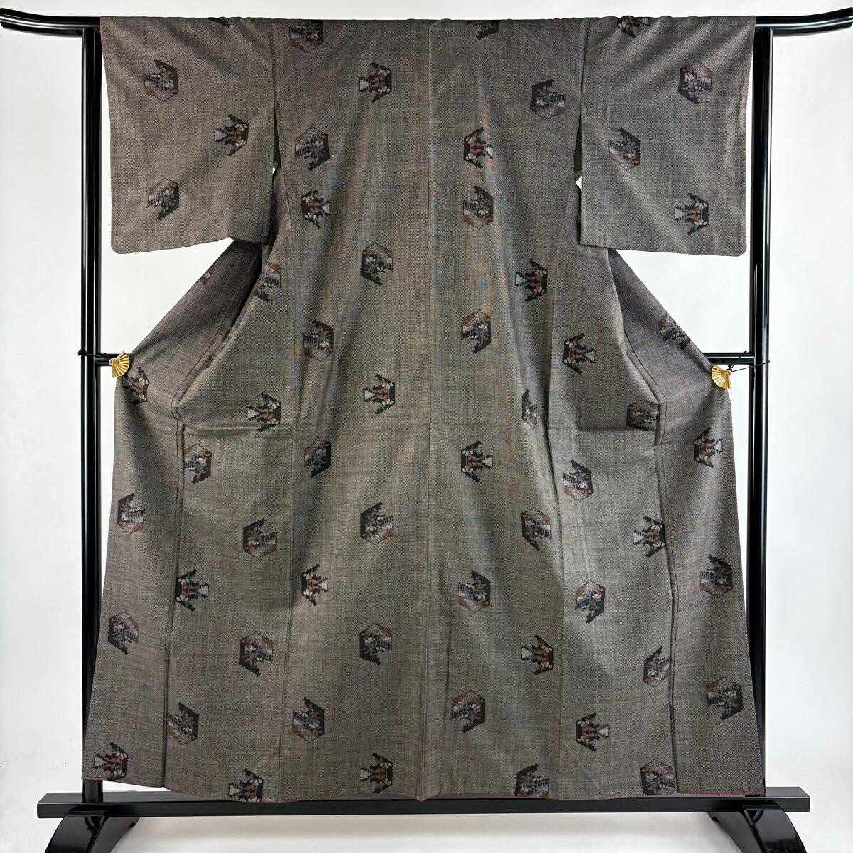 紬 身丈158cm 裄丈63.5cm S 袷 亀甲 草花 焦茶色 正絹 秀品 【中古】