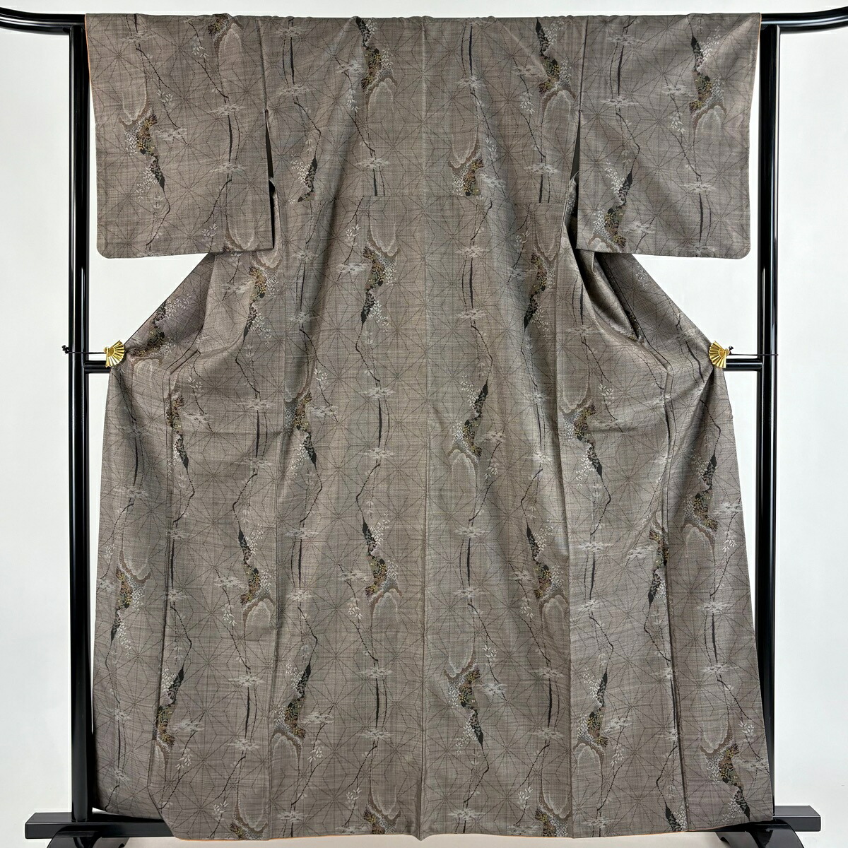 【美品】 紬 身丈162.5cm 裄丈63.5cm S 袷 麻の葉 草花 焦茶色 正絹 秀品 【中古】