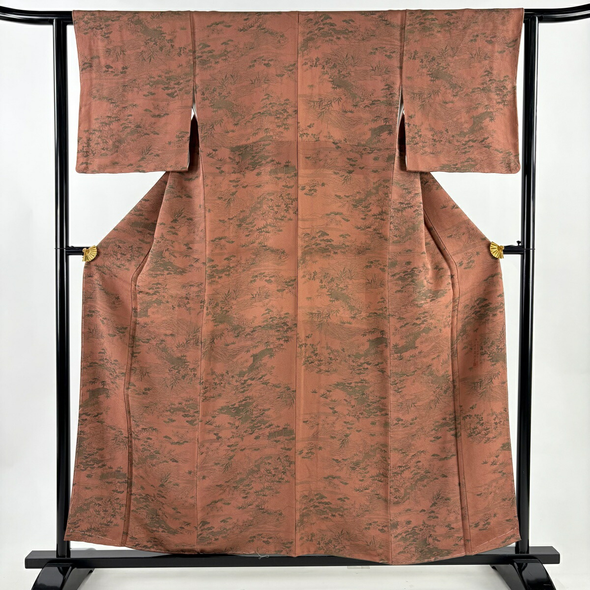 【美品】 小紋 身丈157cm 裄丈62cm S 袷 南部幸雄 落款あり 松竹梅 流水 縮緬 赤茶 正絹 秀品 【中古】