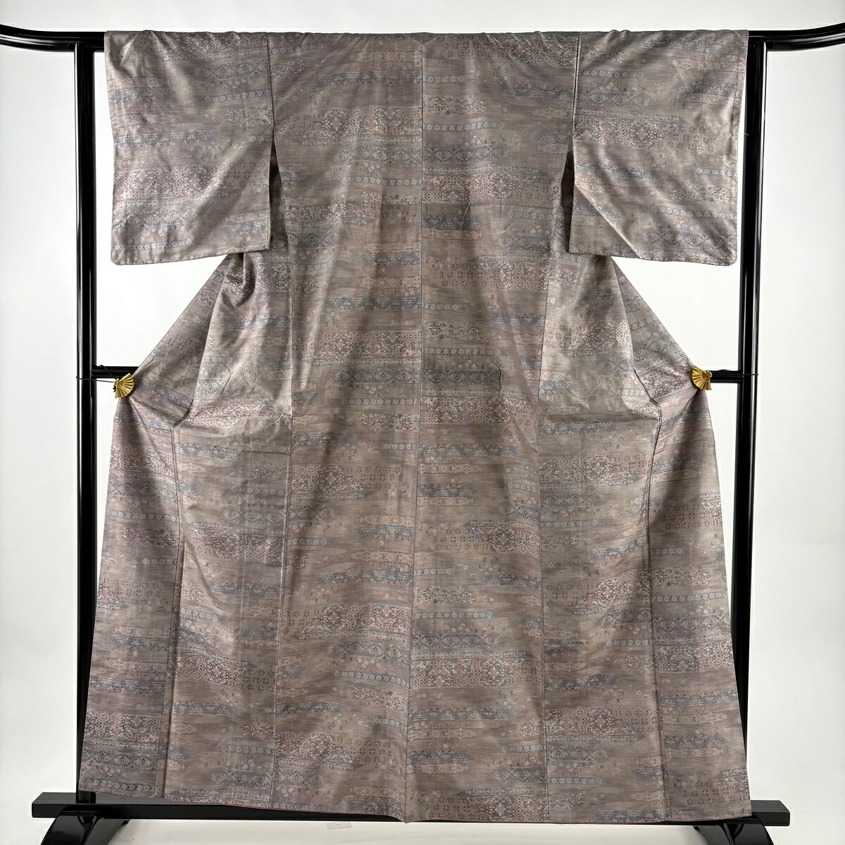 【美品】 紬 身丈160.5cm 裄丈62.5cm S 袷 やまと 華文 霞 灰紫 正絹 秀品 【中古】